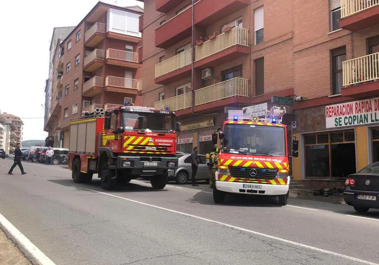 Medio Centenar De Personas Evacuadas Tras Un Incendio En Una